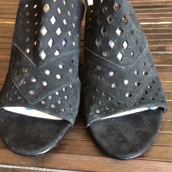 🚨B2G1 New ADRIENNE VITTADINI Black Leather Cut Out Open Toe Short Heel - Picture 6 of 8